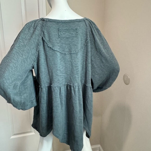 We The Free People Green Long
Sleeve Smocked Snowbell
Babydoll Tunic Sz : XS / S - Picture 4 of 8
